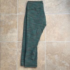 Lululemon Wunder Under Crops Size 6 EUC